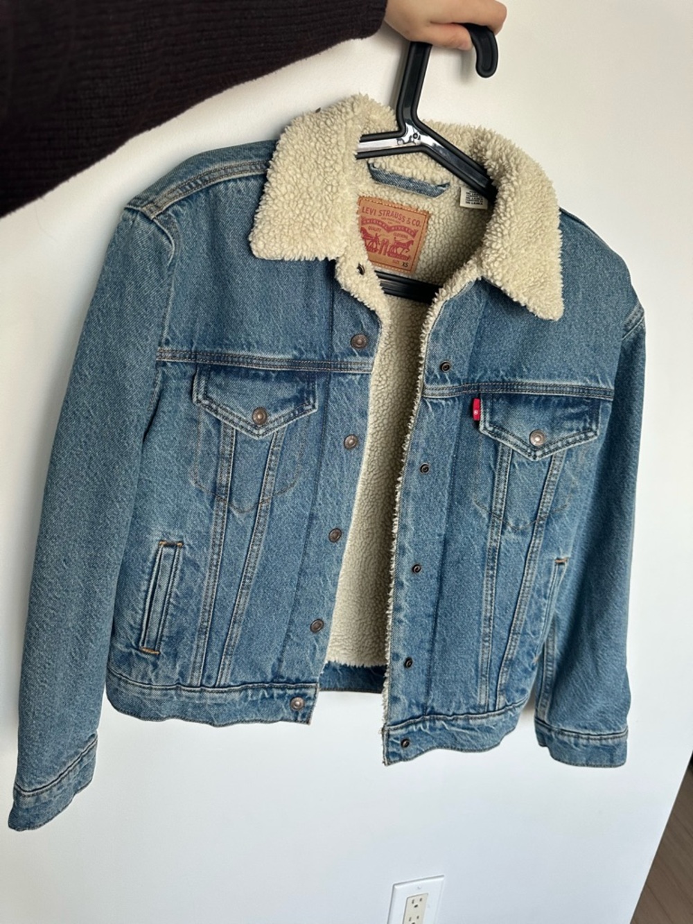XS Levi’s Women’s Denim Sherpa Trucker Jacket - Blue - Picture 2 of 3